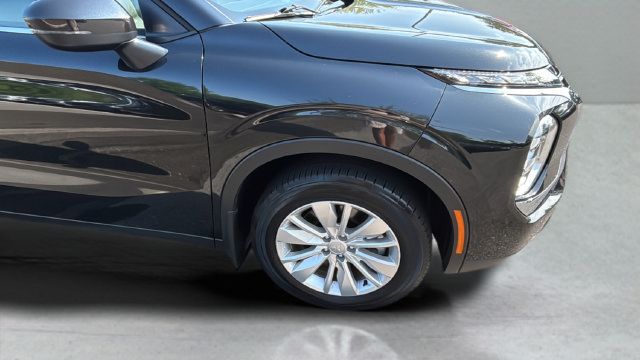 Used 2025 Mitsubishi Outlander ES FWD image 36