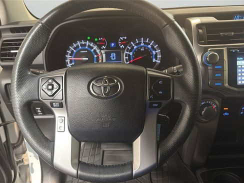 Used 2017 Toyota 4Runner SR5 AWD/4WD image 22