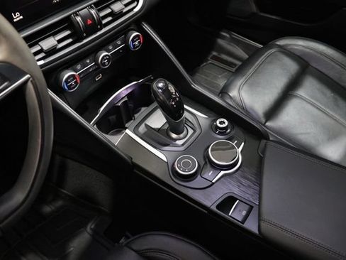 Used 2017 Alfa Romeo Giulia AWD image 27
