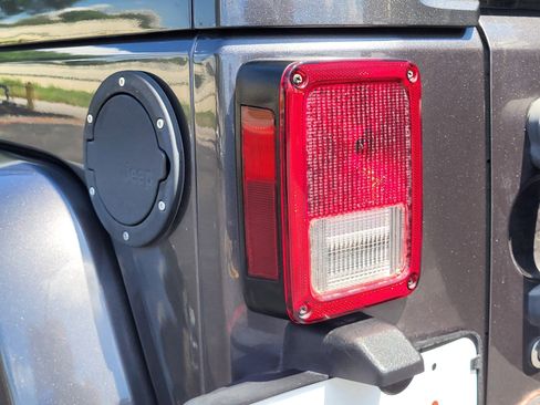 Used 2014 Jeep Wrangler Unlimited Rubicon AWD/4WD image 10