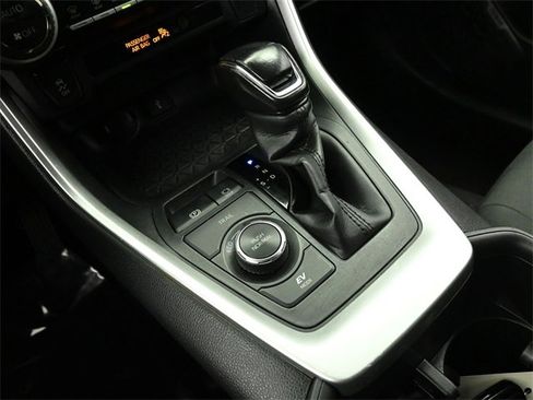 Used 2022 Toyota RAV4 SE image 32