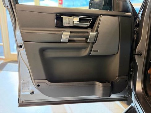 Used 2016 Land Rover LR4 HSE image 18