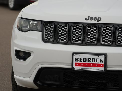 Used 2018 Jeep Grand Cherokee Altitude AWD/4WD image 9