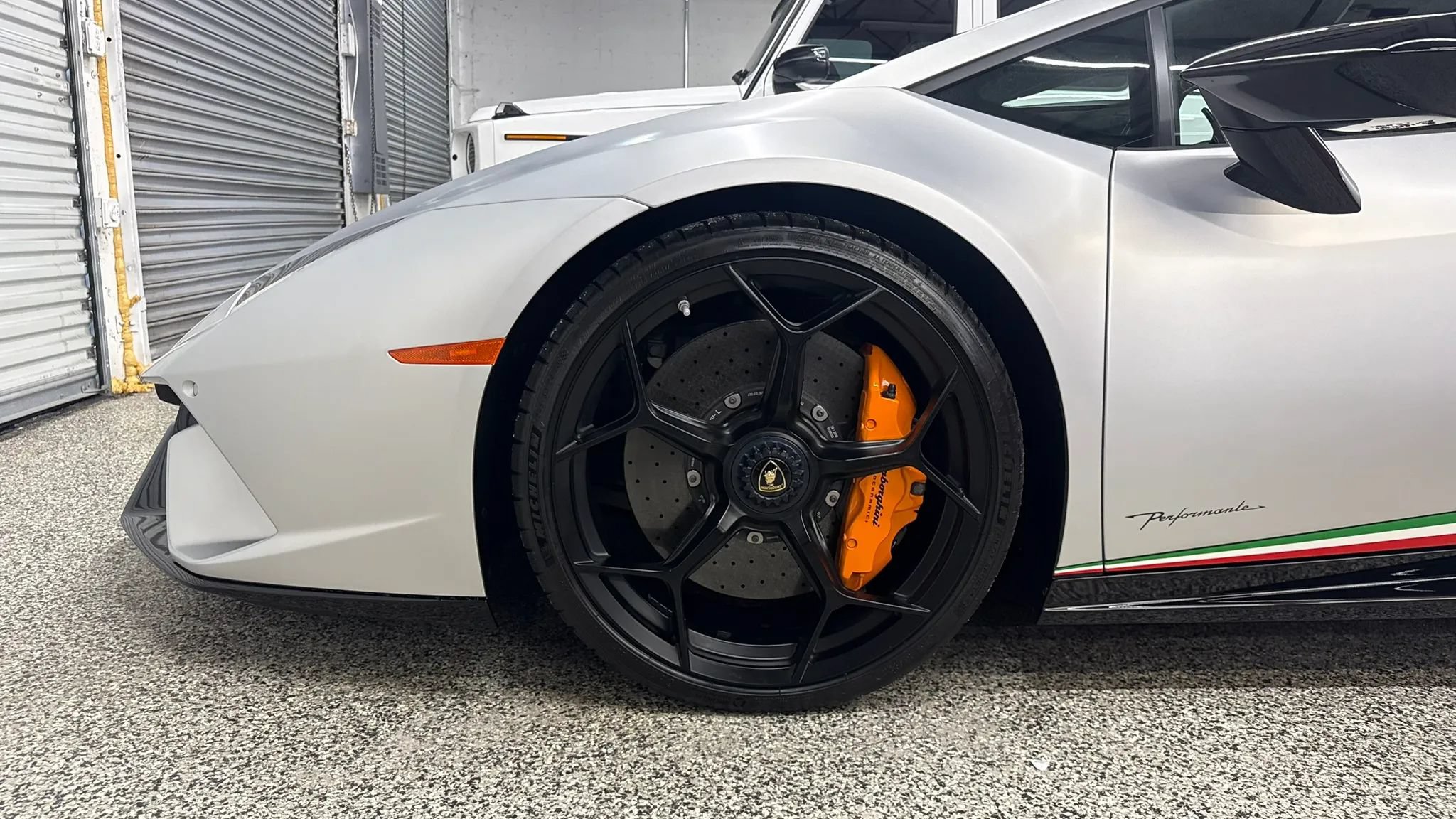 Used 2018 Lamborghini Huracan Performante AWD/4WD image 3