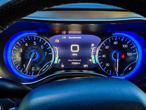 Used 2019 Chrysler Pacifica Limited w/ S Appearance Package image 21