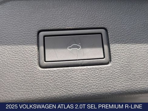 Used 2025 Volkswagen Atlas SEL Premium R-Line AWD/4WD image 32