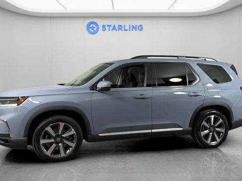 Used 2025 Honda Pilot Touring image 2