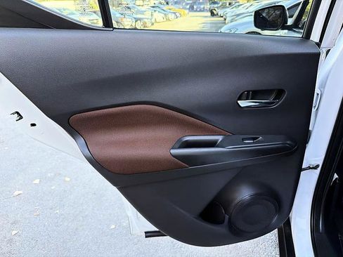 Used 2019 Nissan Kicks SR FWD image 12