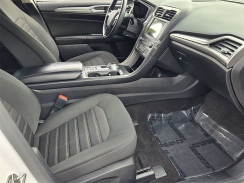 Used 2020 Ford Fusion SE image 16