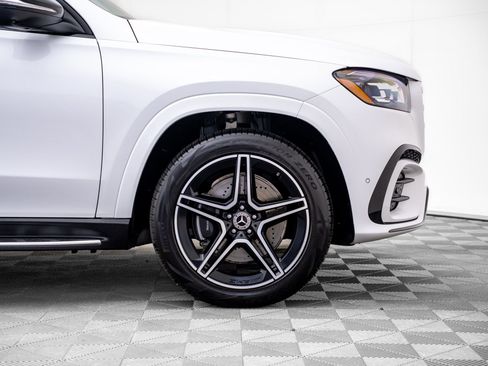 Used 2026 Mercedes-Benz GLS 450 4MATIC image 37