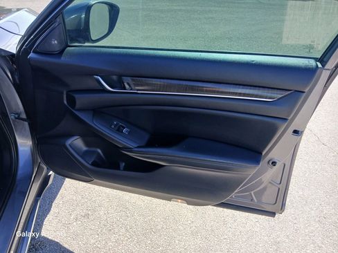 Used 2018 Honda Accord Touring image 15