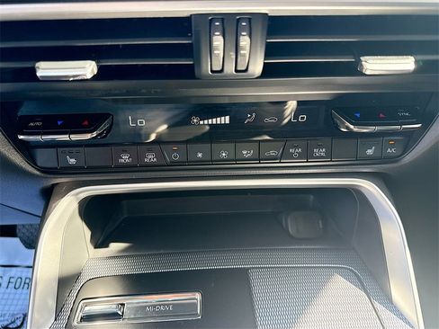 Used 2024 MAZDA CX-90 Plug-In Hybrid w/ Preferred image 17