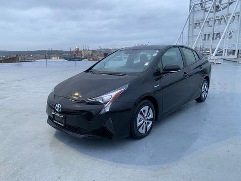 Used 2016 Toyota Prius Four image 4