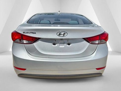 Used 2016 Hyundai Elantra SE w/ Option Group 02 FWD image 6