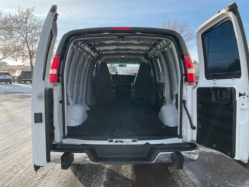 Used 2017 GMC Savana 2500 image 10