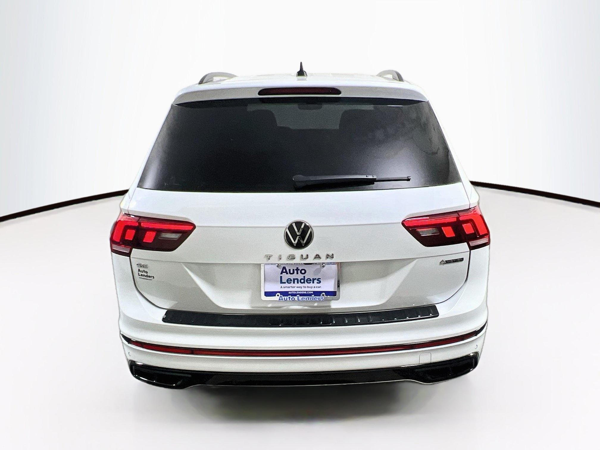 Used 2024 Volkswagen Tiguan SE R-Line AWD/4WD image 6