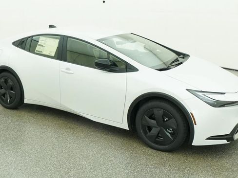 New 2026 Toyota Prius Plug-In Hybrid FWD image 12