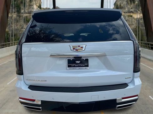 New 2026 Cadillac Escalade Luxury w/ LPO, Floor Liner Package AWD/4WD image 9