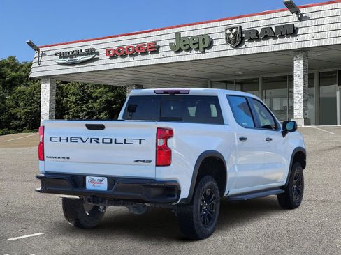 Used 2024 Chevrolet Silverado 1500 ZR2 w/ Technology Package image 5