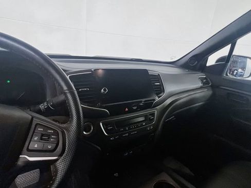Used 2025 Honda Ridgeline TrailSport image 11