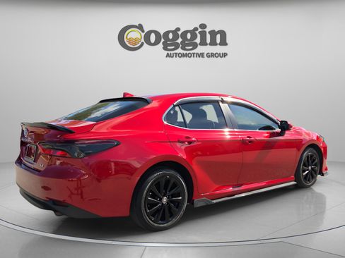 Used 2024 Toyota Camry LE image 6