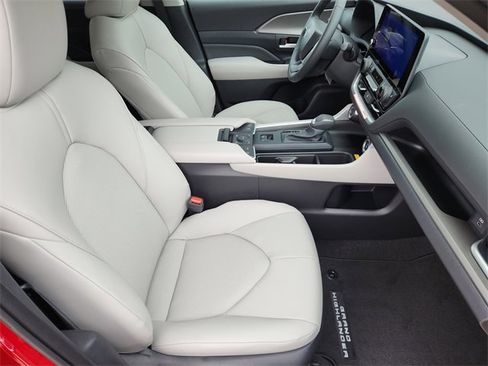 New 2026 Toyota Grand Highlander XLE image 9