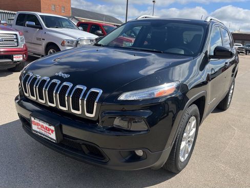 Used 2015 Jeep Cherokee Latitude w/ Cold Weather Group image 2
