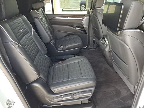 Used 2026 Cadillac Escalade ESV Platinum Sport w/ LPO, ONYX Package AWD/4WD image 14