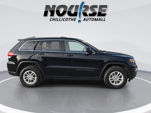 Used 2019 Jeep Grand Cherokee Laredo w/ Security & Convenience Group AWD/4WD image 9