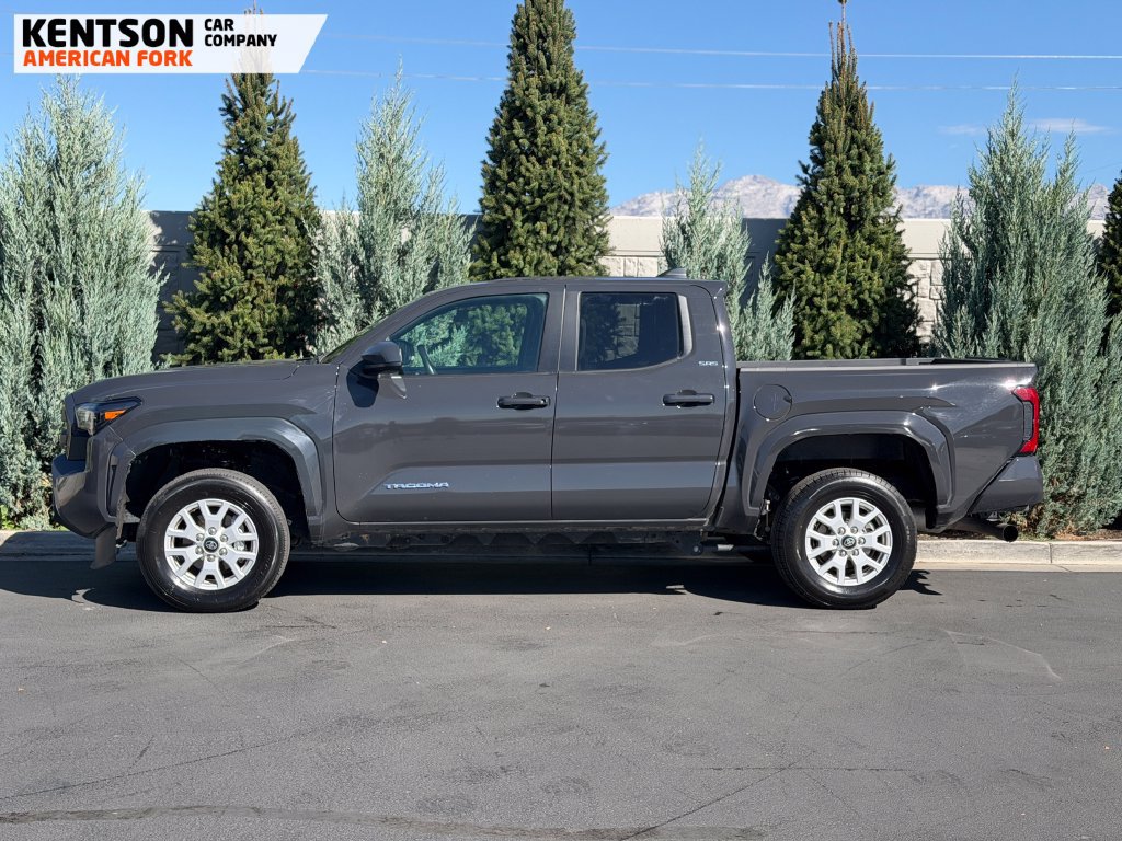 Used 2025 Toyota Tacoma SR5 AWD/4WD image 4