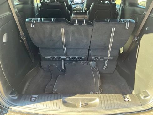 Used 2026 Chrysler Pacifica Select FWD image 11