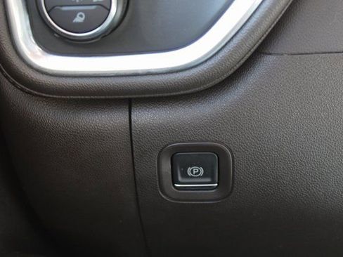 Used 2022 Chevrolet Silverado 2500 LTZ w/ LTZ Premium Package image 33