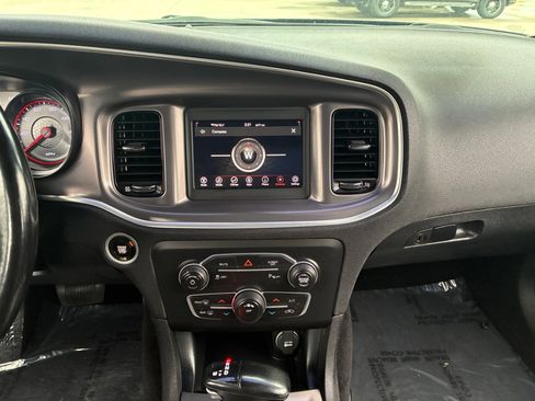 Used 2020 Dodge Charger SXT w/ Blacktop Package image 19