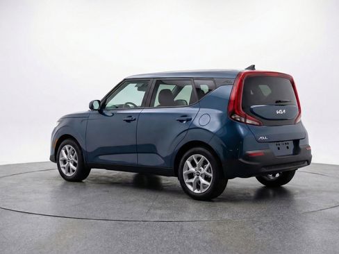 Used 2025 Kia Soul LX w/ LX Technology Package FWD image 6