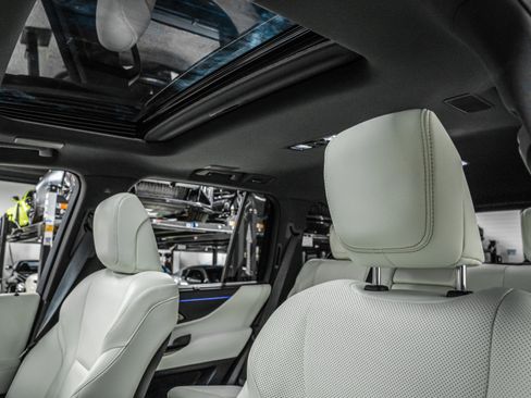 Used 2024 Lexus LX 600 4WD w/ Luxury Package image 17