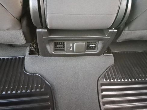 Used 2022 GMC Sierra 1500 SLE image 9