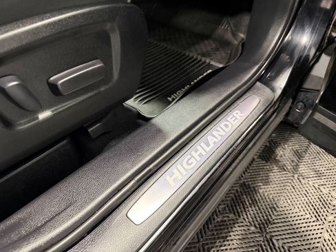 Used 2018 Toyota Highlander Limited Platinum w/ Protection Package #3 image 22