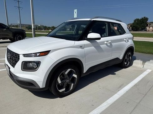 Used 2025 Hyundai Venue SEL FWD image 2