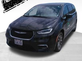 Used 2024 Chrysler Pacifica Select video 1