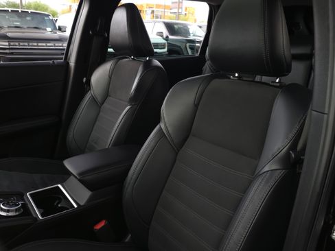 Used 2023 Mitsubishi Outlander SE image 11