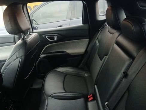 Used 2024 Jeep Compass Latitude AWD/4WD image 12