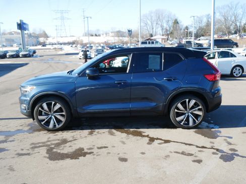 Certified 2022 Volvo XC40 P8 Recharge Ultimate image 4
