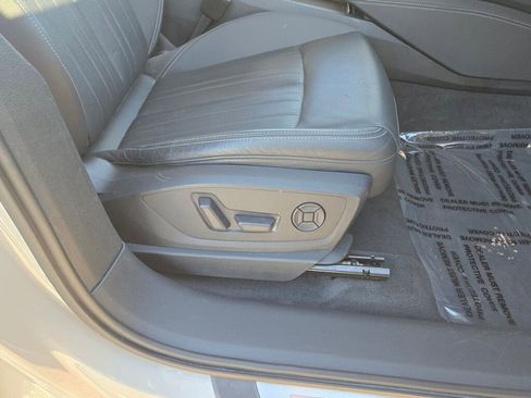 Used 2019 Audi e-tron Premium Plus image 7