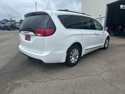 Used 2017 Chrysler Pacifica Touring-L image 30