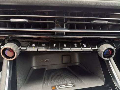 New 2026 Chevrolet Traverse LT w/ Sun and Wheel Package image 17