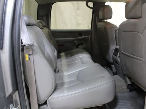 Used 2006 GMC Sierra 2500 SLT w/ Onstar Plus Package image 17