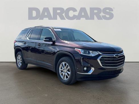 Used 2021 Chevrolet Traverse LT image 1