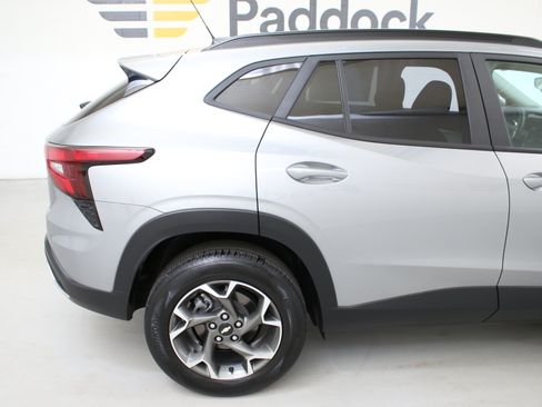 Used 2024 Chevrolet Trax LT w/ Driver Confidence Package FWD image 10