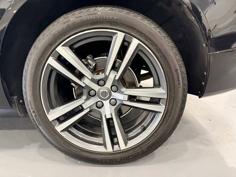 Used 2018 Volvo XC60 T5 Momentum w/ Vision Package AWD/4WD image 38