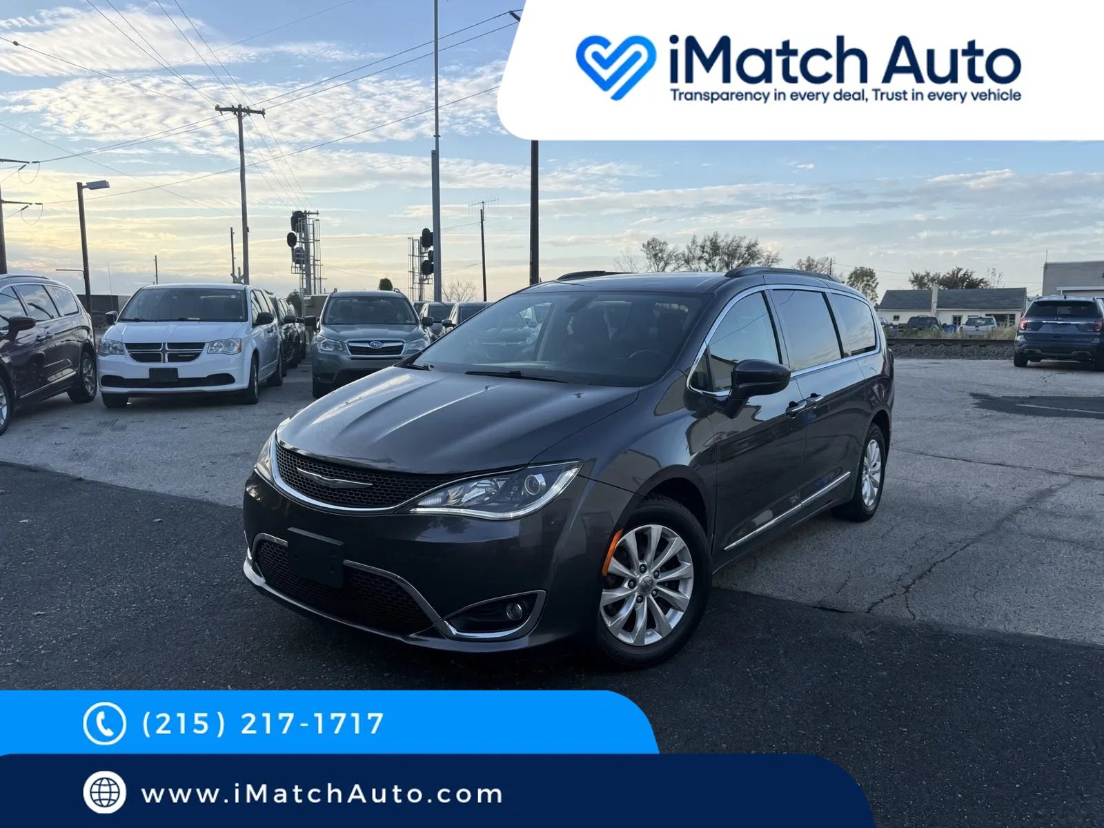 Used 2017 Chrysler Pacifica Touring-L FWD image 1